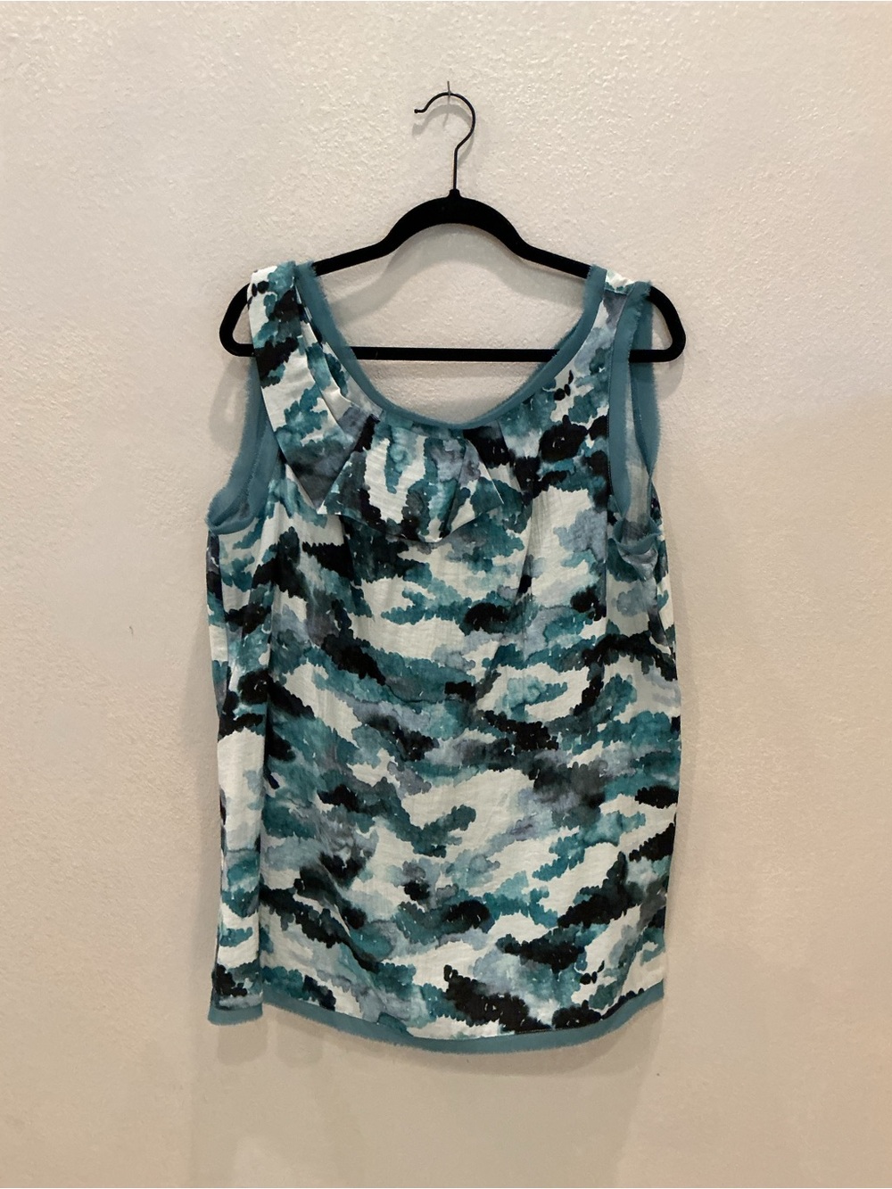 Vera Wang Sleeveless Teal Patterned  Top size XL